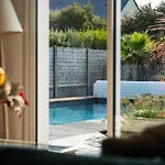 Avec Piscine Privee, Sauna, Jardin Et Parking *