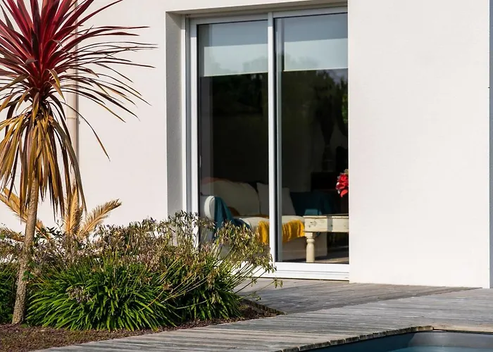 Avec Piscine Privee, Sauna, Jardin Et Parking