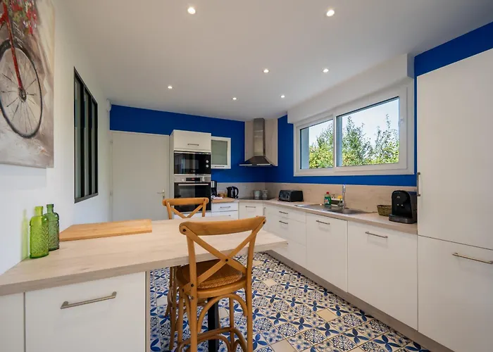 Avec Piscine Privee, Sauna, Jardin Et Parking *