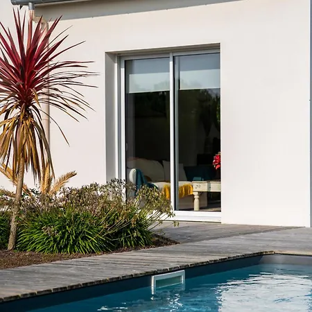 Avec Piscine Privée, Sauna, Jardin Et Parking