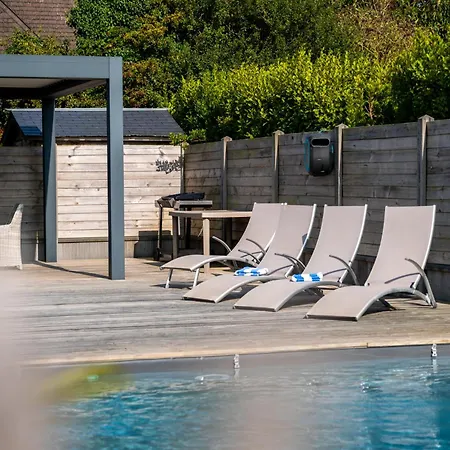 Avec Piscine Privée, Sauna, Jardin Et Parking *