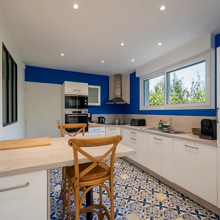 Avec Piscine Privée, Sauna, Jardin Et Parking *